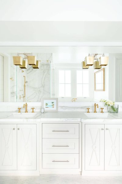 clean bathroom design with 2 sinks